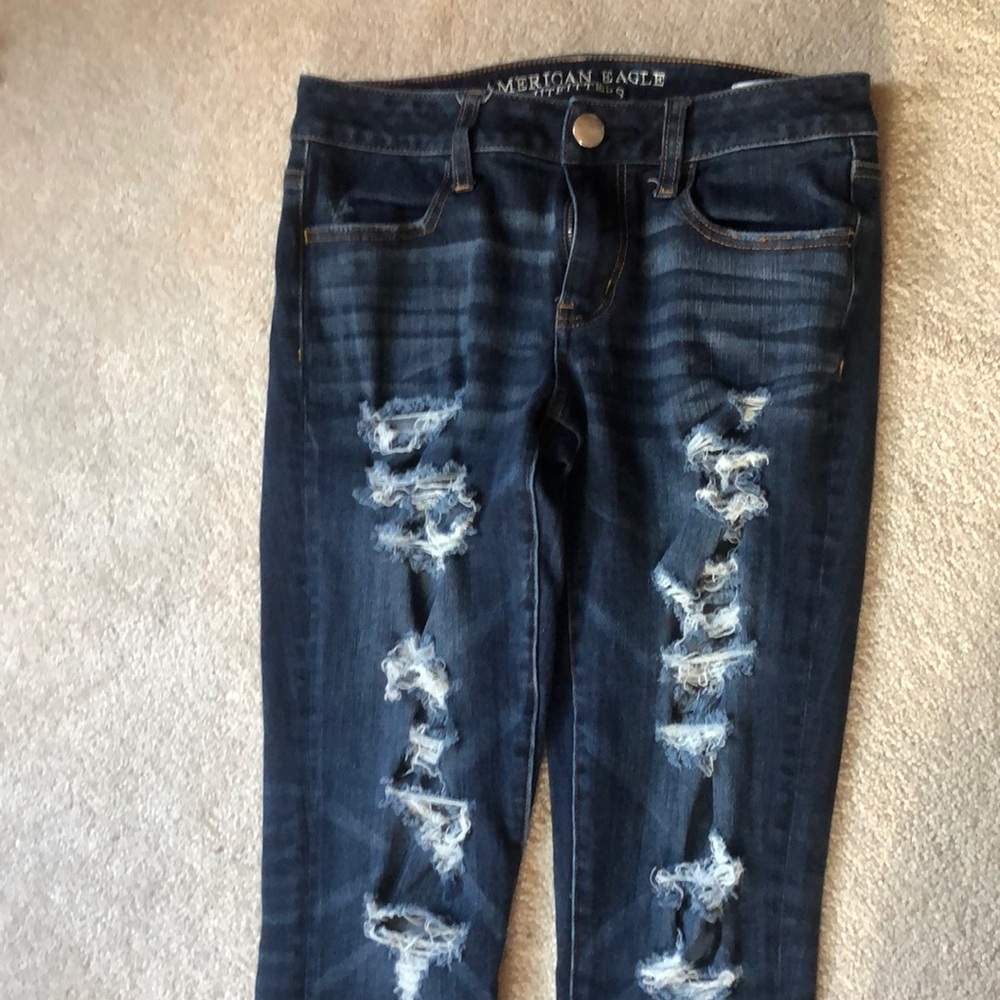 AMERICAN EAGLE ripped jeans. Size 4